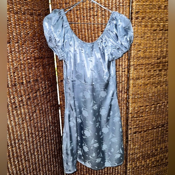 📘🛋 Showpo Different Roles Dress in Blue Satin 🛋📘 Size S (8) BNWT - Picture 11 of 11